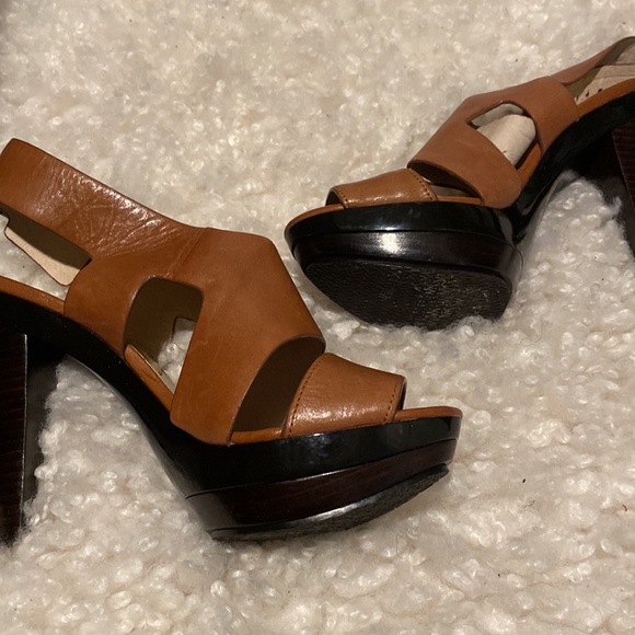 😍 Michael Kors Carla Cognac Brown Leather
Platform Sandal✨ - Picture 11 of 14